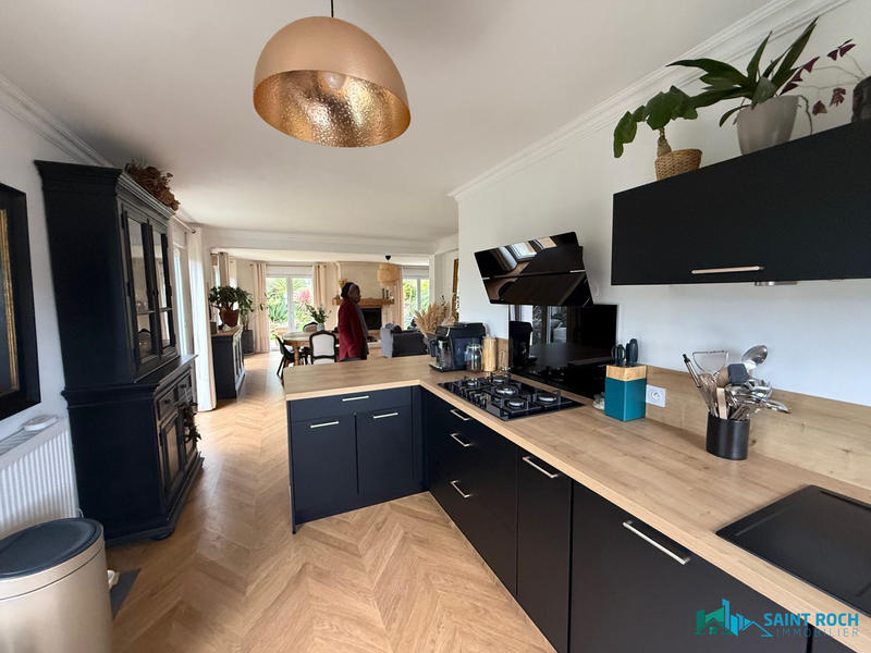 Maison - 177 m² - 7 pièces