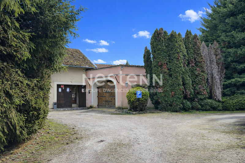 Maison - 273 m² - 10 pièces
