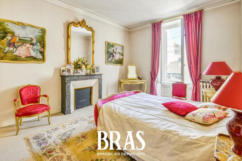 Hôtel particulier - 220 m² - 6 pièces