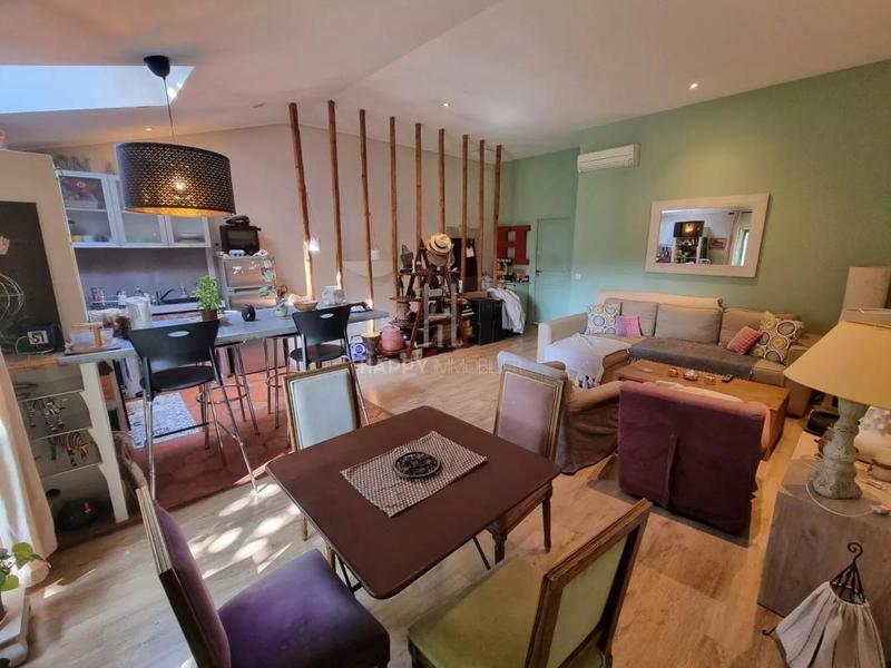 Propriété - 275 m² - 9 pièces