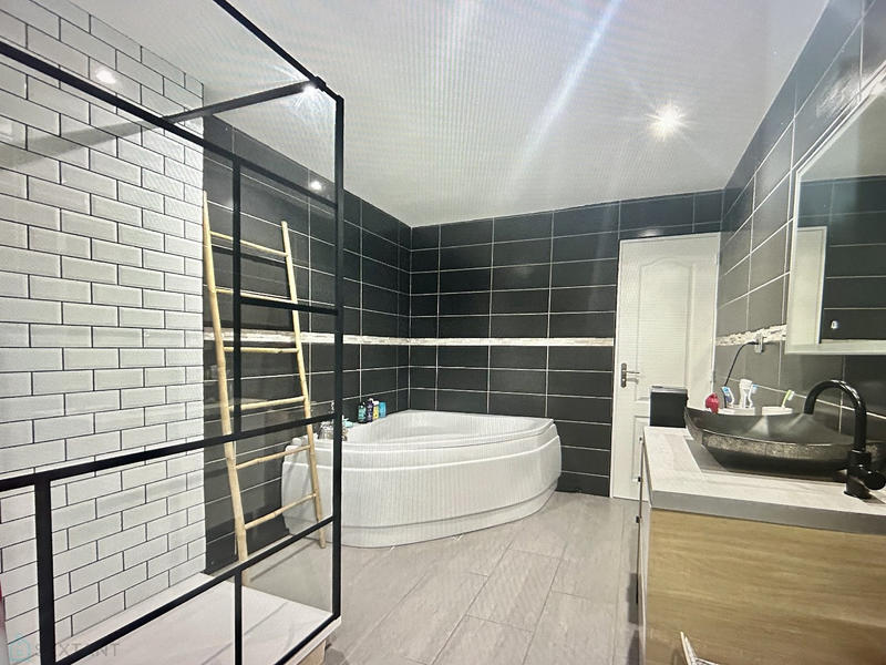 Maison - 105 m² - 4 pièces