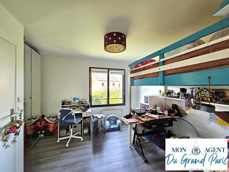 Maison - 202 m² - 8 pièces