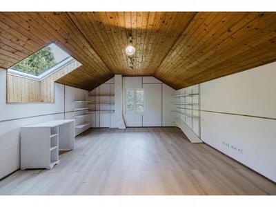 Maison - 239 m² - 7 pièces