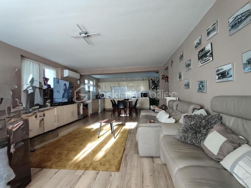 Maison traditionnelle - 256 m² - 9 pièces