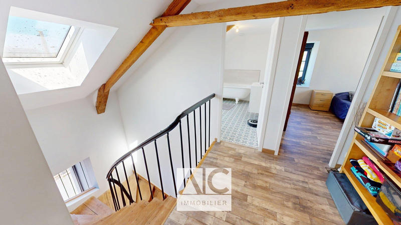 Maison - 225 m² - 11 pièces