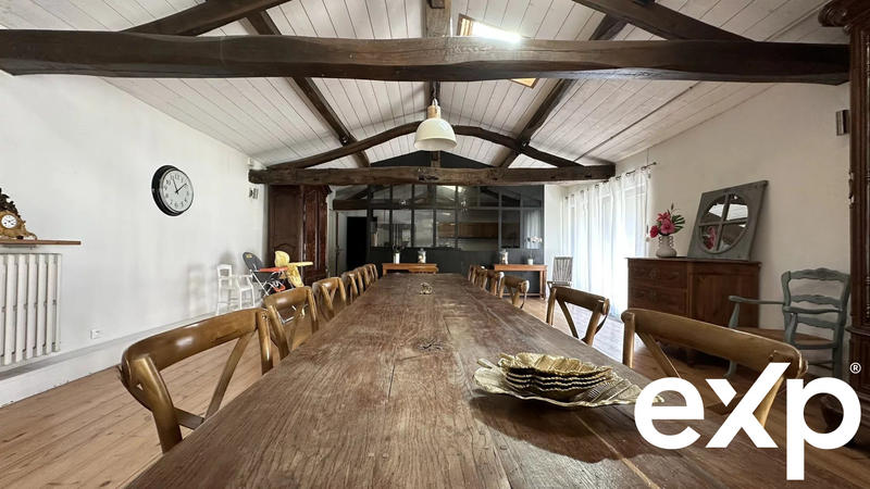 Maison - 768 m² - 17 pièces