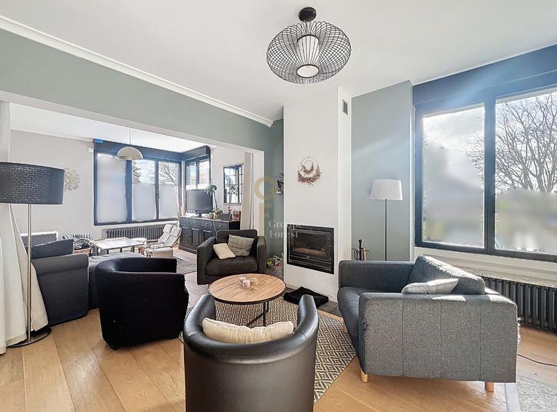 Maison - 208 m² - 8 pièces