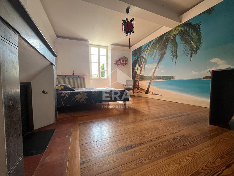 Maison - 370 m² - 8 pièces