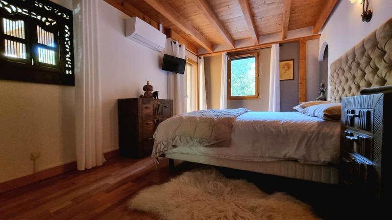 Maison - 250 m² - 9 pièces