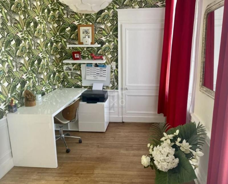 Maison - 280 m² - 11 pièces