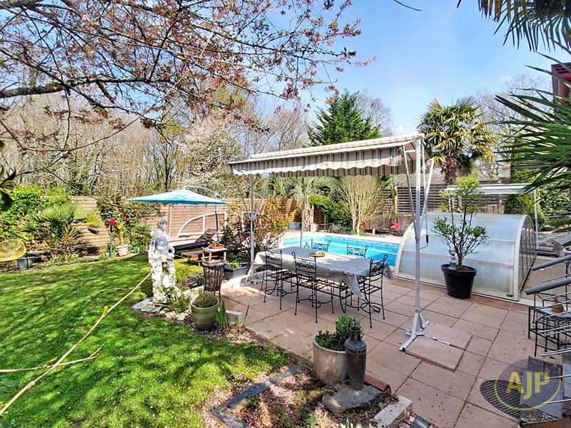 Maison - 152 m² - 8 pièces