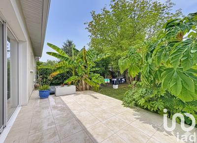 Maison - 180 m² - 8 pièces