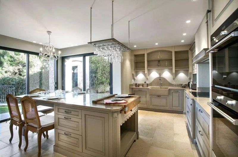 Villa - 300 m² - 8 pièces