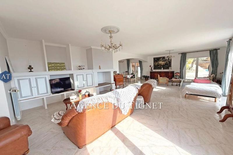 Maison traditionnelle - 216 m² - 6 pièces