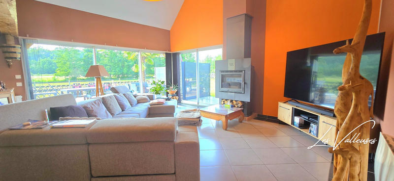 Maison - 213 m² - 8 pièces