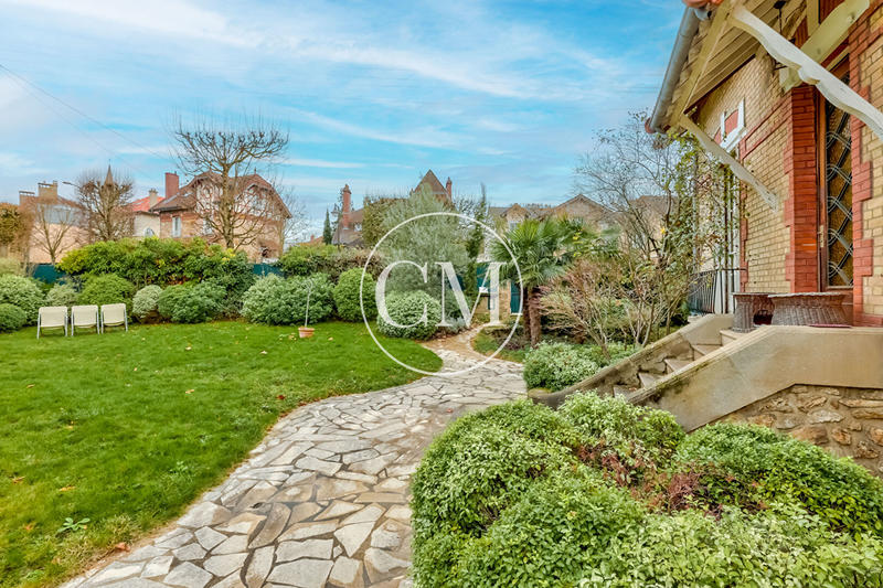 Maison - 205 m² - 6 pièces