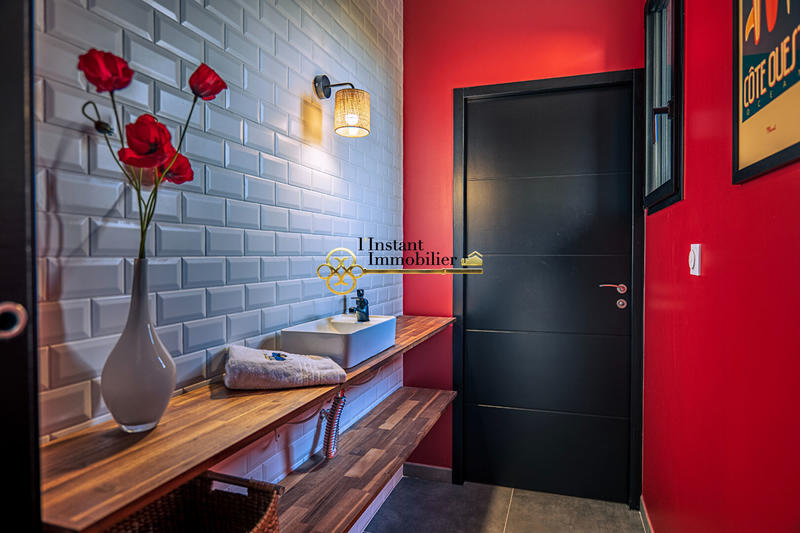 Maison - 238 m² - 8 pièces