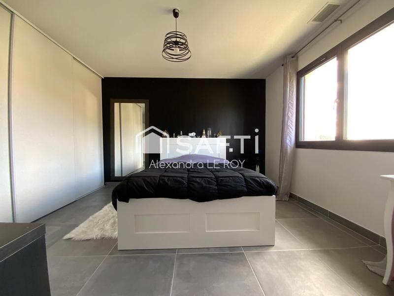 Maison - 223 m² - 9 pièces