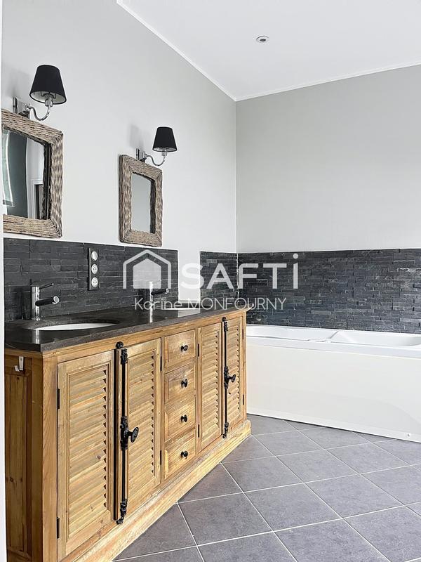 Maison - 330 m² - 8 pièces