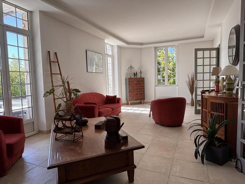 Maison - 218 m² - 7 pièces