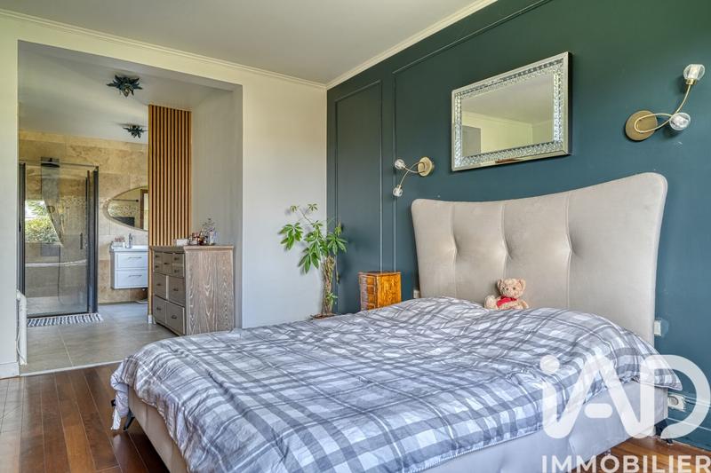 Maison - 250 m² - 9 pièces