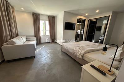 Maison - 220 m² - 5 pièces