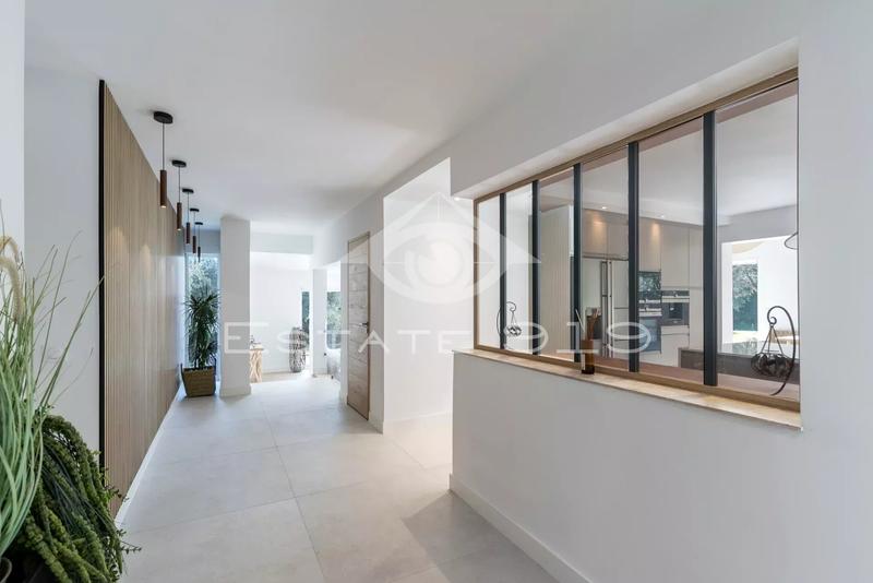 Villa - 225 m² - 6 pièces