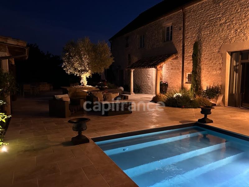 Propriété - 503 m² - 10 pièces