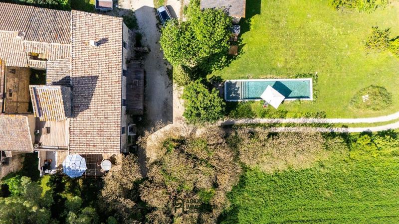 Mas - 300 m² - 10 pièces