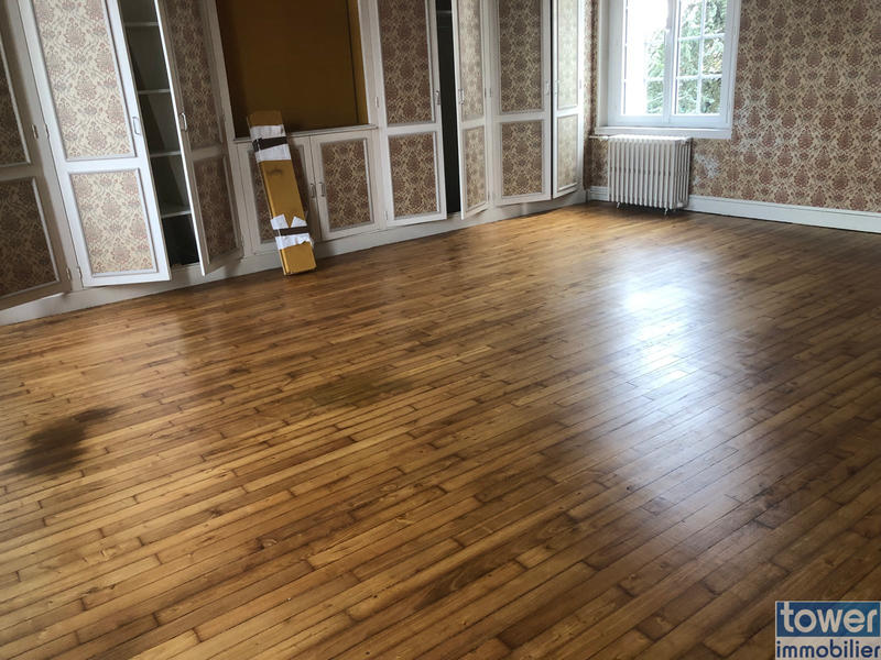 Propriété - 995 m² - 10 pièces