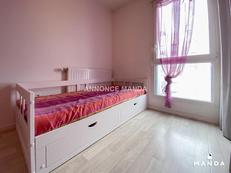Chambre - 12 m² - 4 pièces