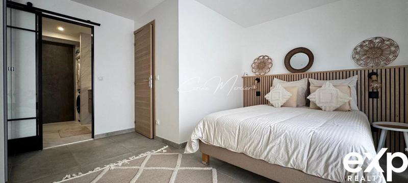 Maison - 212 m² - 8 pièces