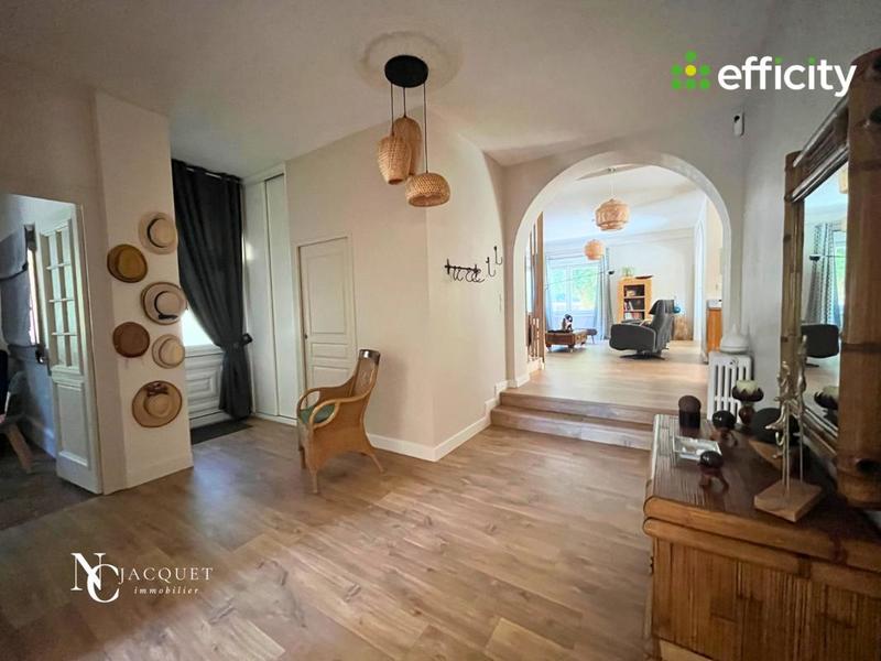 Maison - 275 m² - 7 pièces