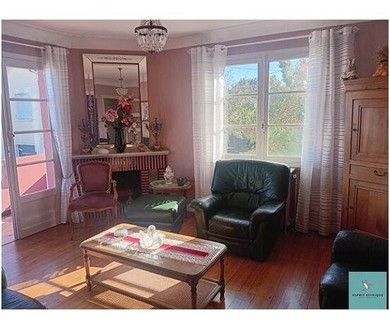 Maison - 171 m² - 7 pièces