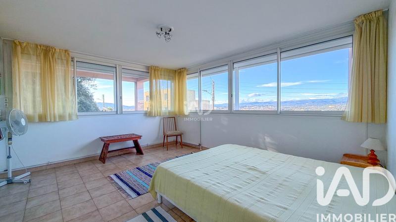 Maison - 202 m² - 8 pièces