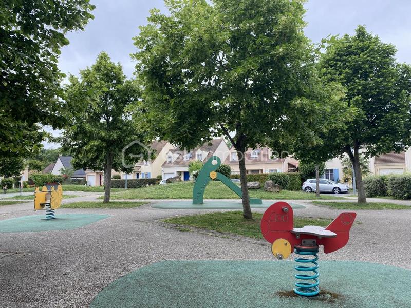 Maison - 93 m² - 5 pièces