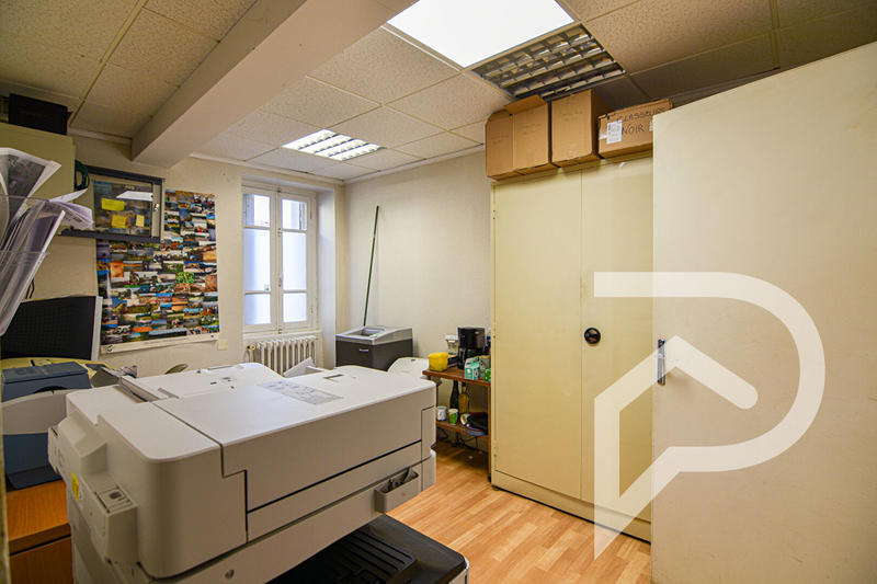 Maison - 270 m² - 11 pièces