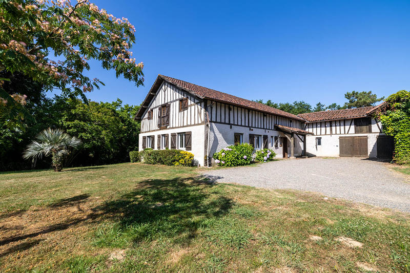 Maison - 265 m² - 7 pièces
