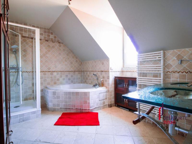 Maison traditionnelle - 168 m² - 6 pièces