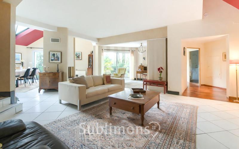 Maison traditionnelle - 205 m² - 6 pièces