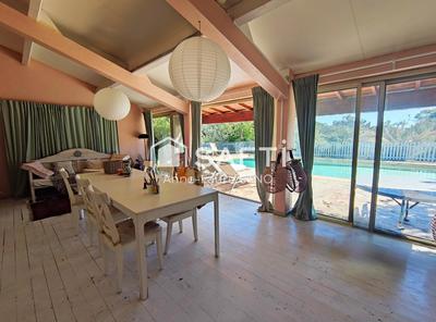 Maison - 395 m² - 14 pièces