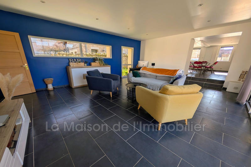 Maison - 220 m² - 8 pièces