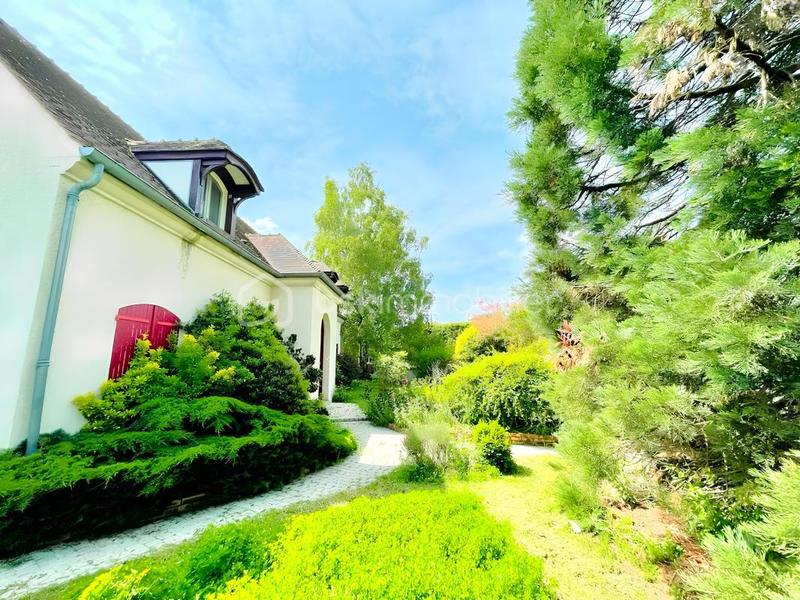 Demeure - 250 m² - 7 pièces