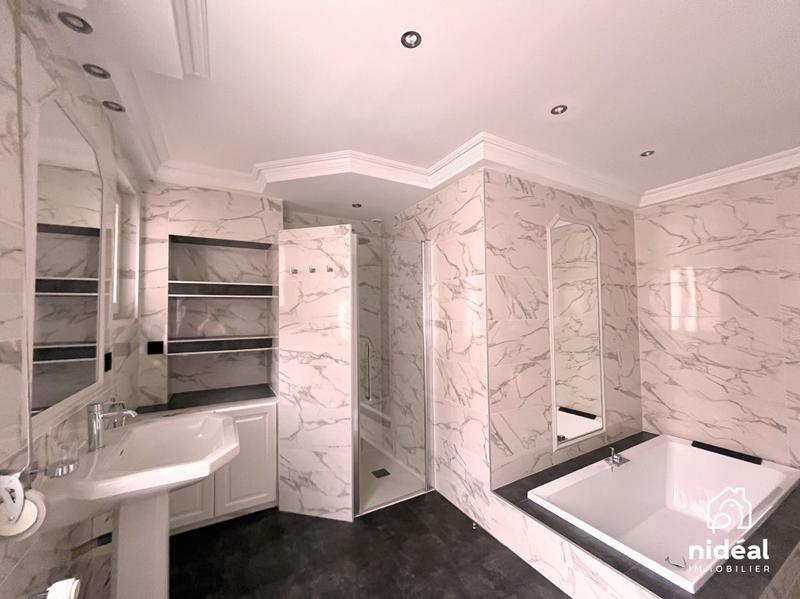 Appartement - 99 m² - 4 pièces