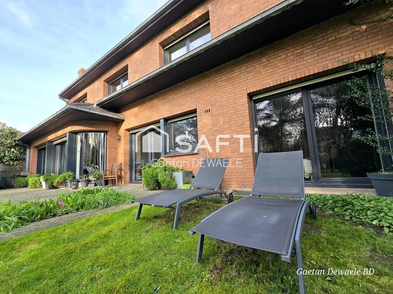 Maison - 243 m² - 10 pièces