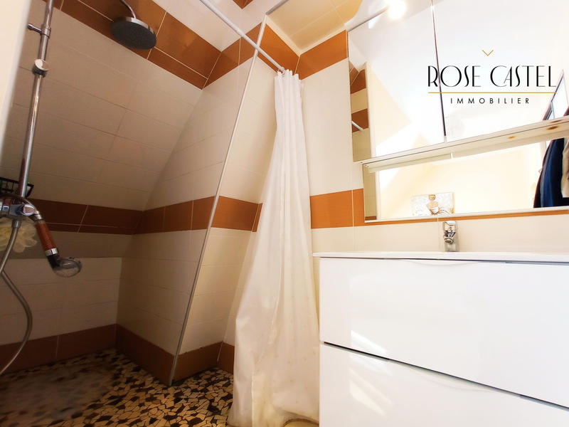 Maison - 221 m² - 6 pièces