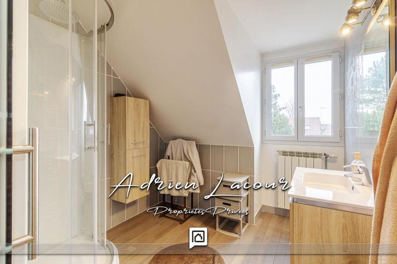 Maison - 222 m² - 12 pièces