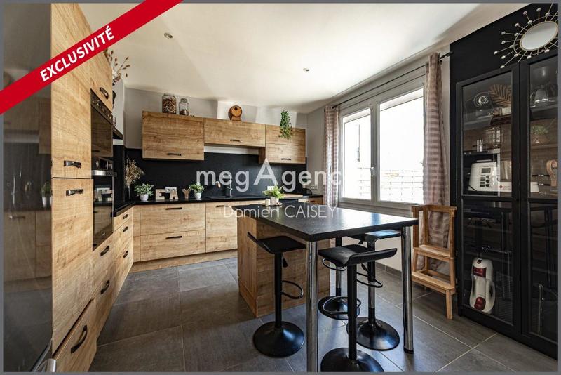Maison - 161 m² - 9 pièces