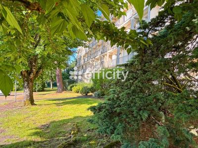 Appartement - 100 m² - 5 pièces