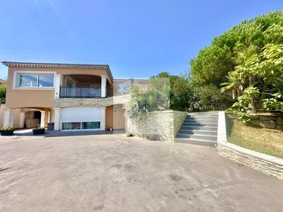 Maison - 228 m² - 9 pièces